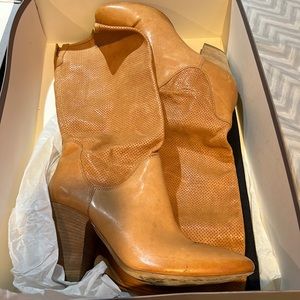 VIE- made in Italy tall brown boots